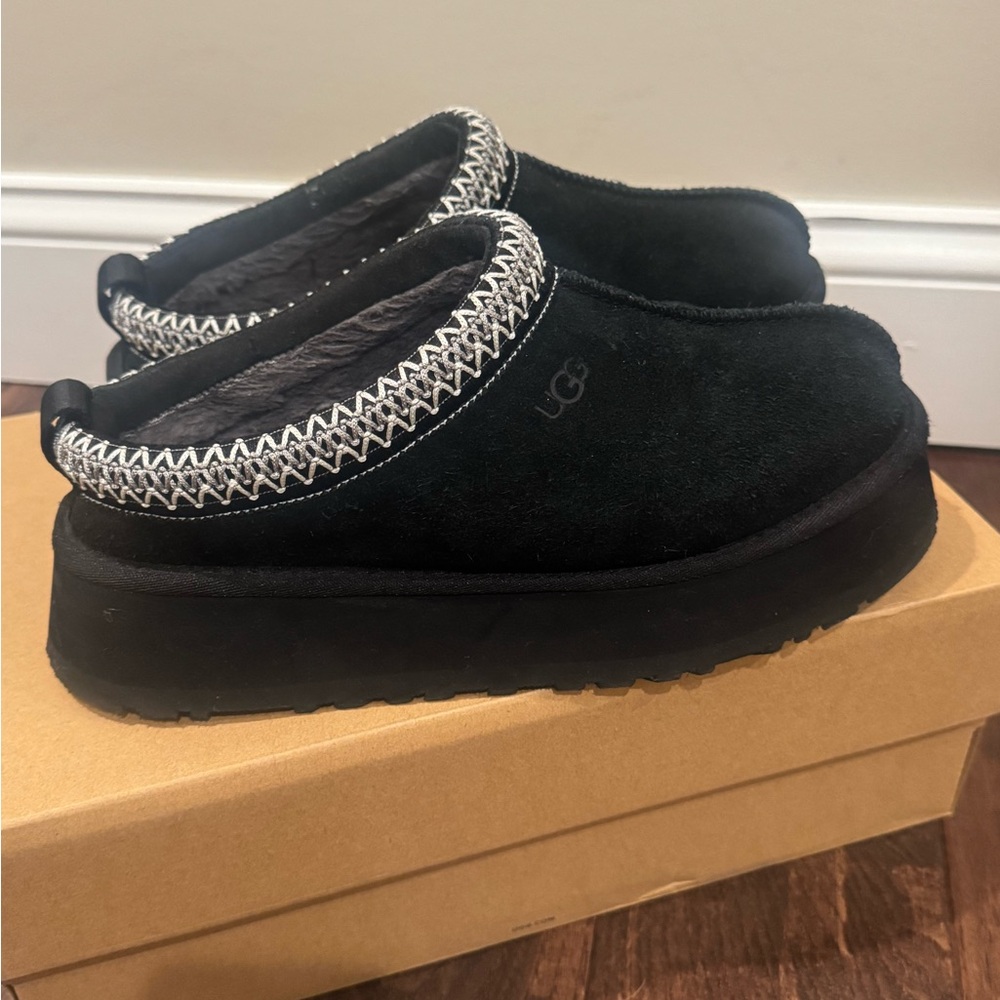 Ugg Tazz size 8